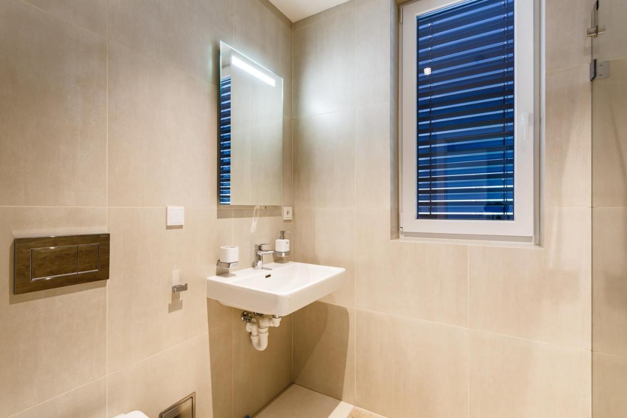 Apartman Na Golfu Челадна Экстерьер фото